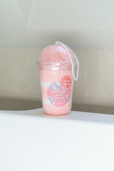 Huvudbild Badsalt m/loofah 500g - Jordgubbar