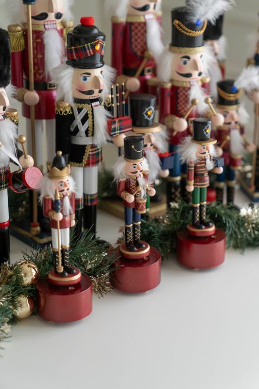 Nötknäckare med ljud - Tradition 22cm Present