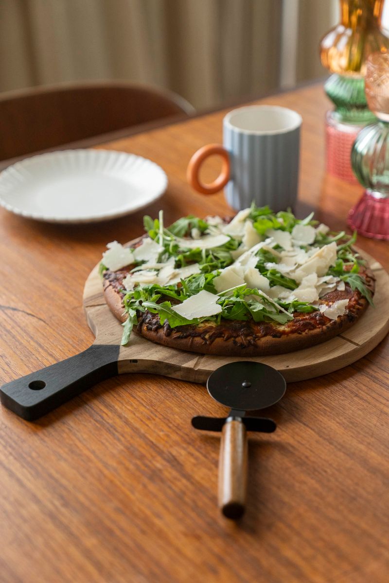 Pizzabricka med skärare