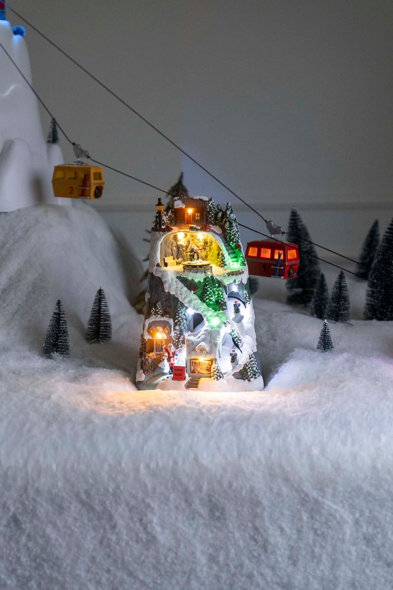 Julby – Snötäckt berg