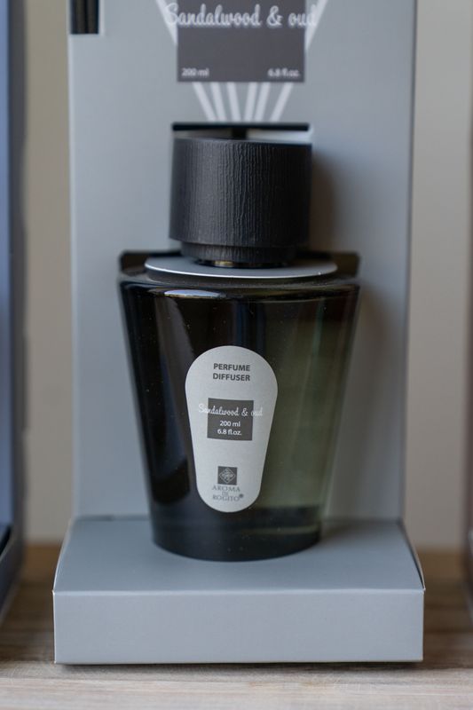 Doftpinnar - Sandalwood and Oud 200ml